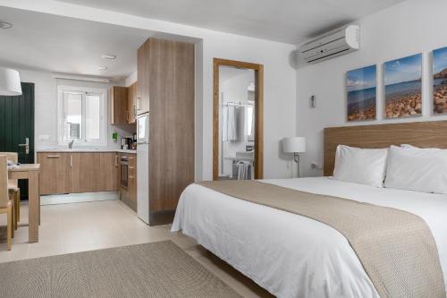 Katil atau katil-katil dalam bilik di White Sands Beach Club