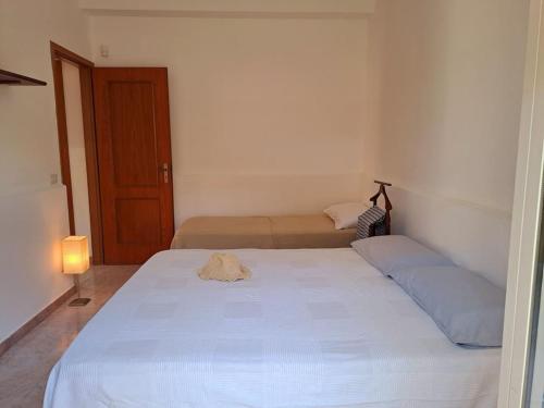a bedroom with a large white bed in a room at Ambra in Stazzo