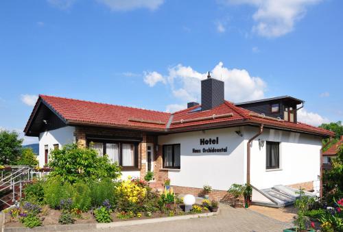 a house with a sign that reads hotel herwald at Hotel Haus Orchideental Jena in Jena