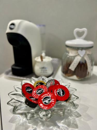 a bunch of buttons in a glass bowl on a counter at Casa vacanze Torino con vasca idromassaggio in Turin