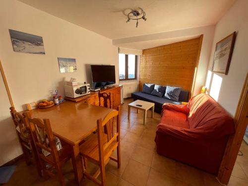 a living room with a table and a couch at Sierra Nevada 2-bedroom apartment, nice view in Monachil