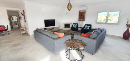 Villa Arquete 6 seat Jacuzzi 5 min walk to shops