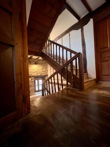 an empty room with a wooden staircase in a building at Casa Rural Basiver - Habitación Pico San Carlos in Armaño