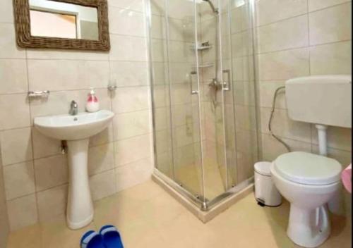Ένα μπάνιο στο Vila Sofia Gllava - Resort