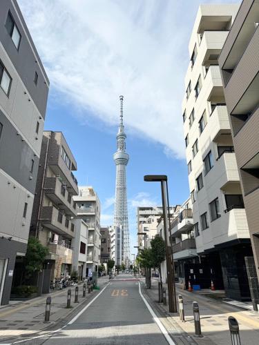 a city street with a tower in the background at 錦系町天空樹景觀飯店 Skytree View Kinshicho in Tokyo
