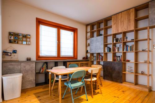 Colorful Getaway right next to NDK by Flat Mаnager