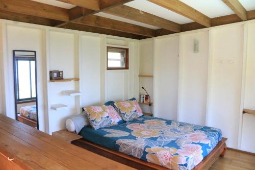 En eller flere senge i et værelse på Cottage chaleureux avec vue mer et piscine