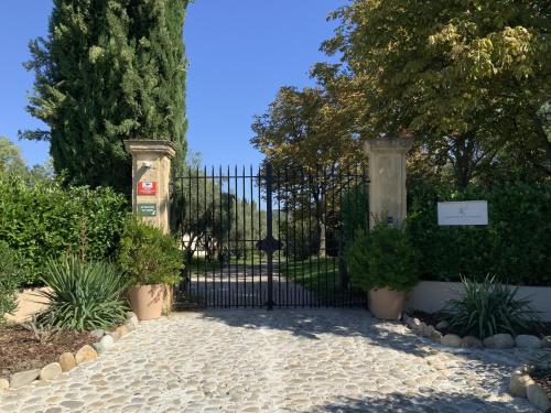 a black gate with plants in front of it at La Parenthese Saint Donat in Aix-en-Provence