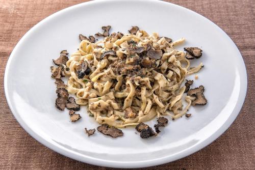 ホテルの敷地内または近くでの食事または食べ物