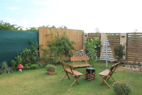 a garden with a christmas tree and a picnic table and a christmas tree at Cabañas Solares del Villicum in Albardón