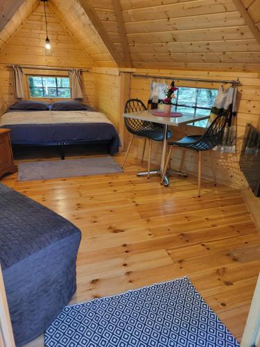 Letto o letti in una camera di Le Domaine Insolite de Brocéliande