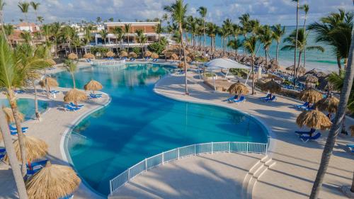 eine Aussicht über den Pool des Resorts mit Palmen in der Unterkunft Bahia Principe Grand Punta Cana - All Inclusive in Punta Cana