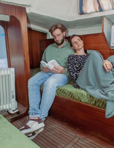 Photo de la galerie de l'établissement Voilier Dame des Lys à deux pas de Nausicaa, à Boulogne-sur-Mer