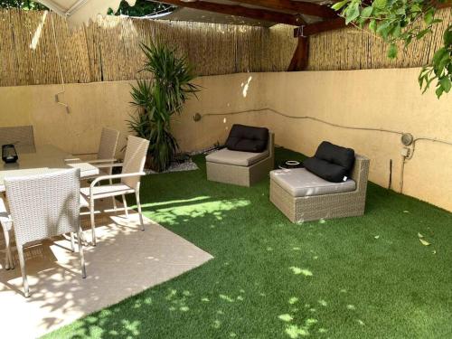 Lovely Apartment with Garden and indoor Fireplace!