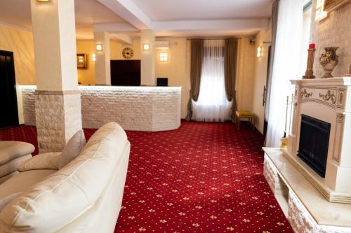 a living room with a couch and a fireplace at Villa Harry in Moşniţa Nouă