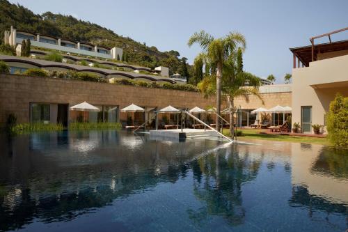 vista para a piscina num resort em Elite Suites by Rhodes Bay em Ixia