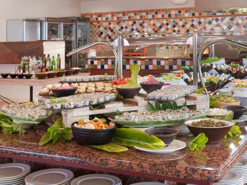 Makanan di atau berdekatan hotel