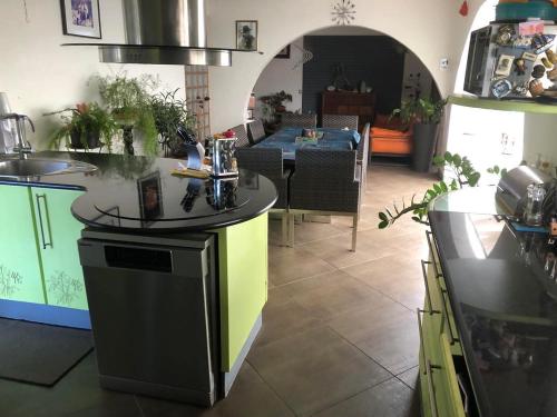 Cucina o angolo cottura di Ti Kaz Lo Ker chambre d'hôte chez l'habitant