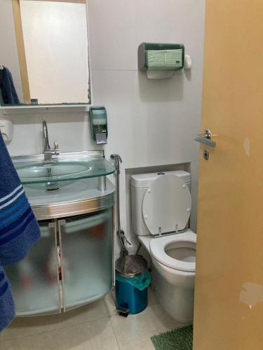 Bilik mandi di Lofts de luxo no Palácio Quitandinha