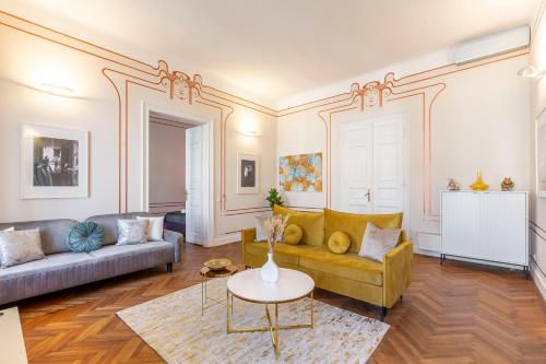 Exclusive & Stylish Central Apartment in the Heart of Budapest 1073 Budapest, 54 Erzsébet körút kép - 3