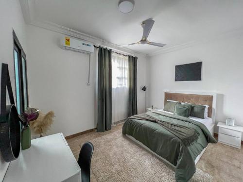 Postel nebo postele na pokoji v ubytování Cozy minimal suite