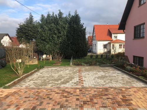 a brick driveway in a yard next to a house at Am Tor zur Sächsischen Schweiz in Lohmen