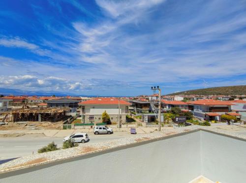 a view of a city with cars parked in a parking lot at enjoy in Cesme