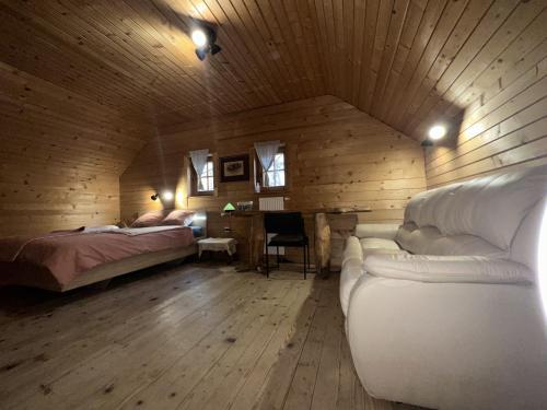 Φωτογραφία από το άλμπουμ του Room King at Ranch Kaja&Grom σε Vojnik