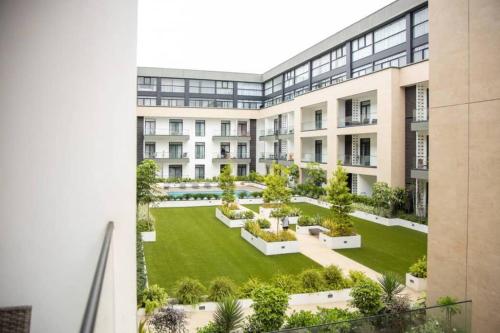 Taman di luar Spacious Studio at Embassy Gardens