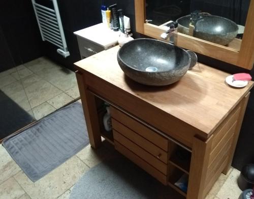 Zdjęcie z galerii obiektu Maison confortable avec terrasse en bois au calme sans vis à vis , 2 chambres, sur un parc de 4000m2 arboré et clos w mieście Pissos