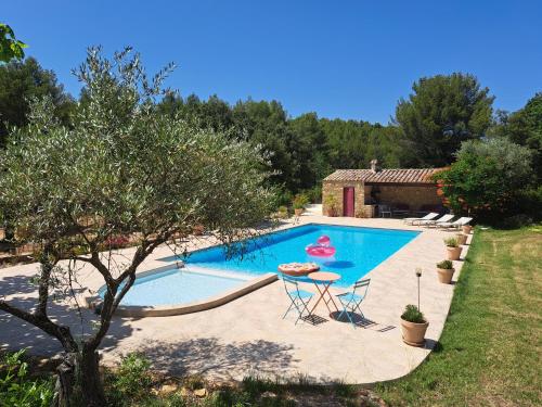 Gîtes Mas des rochers - Case bambou avec Spa