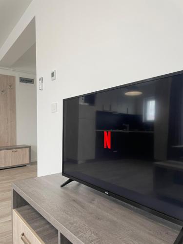 Телевизор и/или развлекательный центр в Comfort & Luxury Apartaments PNMresidence