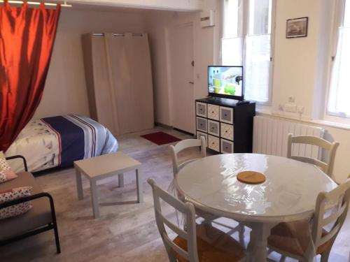 Charmant Studio Meublé (en plein centre de Dieppe)