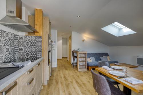 Η κουζίνα ή μικρή κουζίνα στο Appartement Doussard au bord du lac d'Annecy
