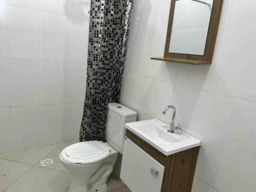 a bathroom with a toilet and a sink and a mirror at Studio em São Paulo Zona Norte proximo Metrô Santana in Sao Paulo