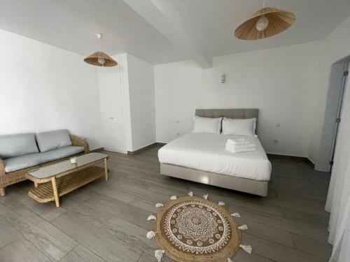 a bedroom with a bed and a couch at Tides proprety - Low tide in Paul do Mar