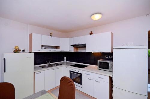 Kuhinja oz. manjša kuhinja v nastanitvi Apartment Diamar