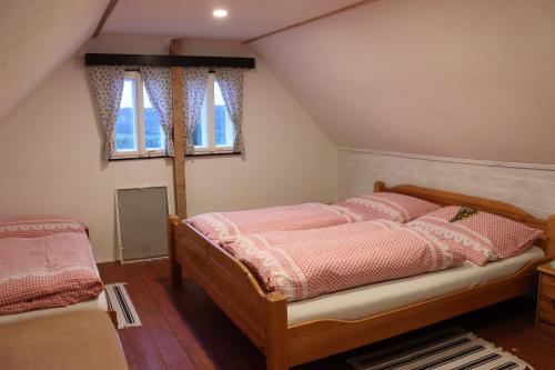 Postel nebo postele na pokoji v ubytování Ubytování Roubenka