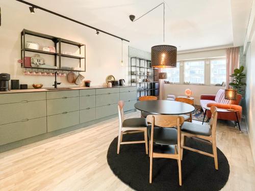 Kuchyň nebo kuchyňský kout v ubytování -New-Central-ArchitecturalPearl-70m2-