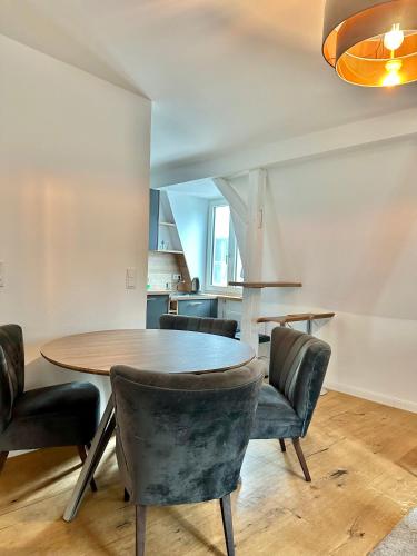 Posezení v ubytování Modernes City-Apartment mit Blick in den Park und 2 Bäder H9