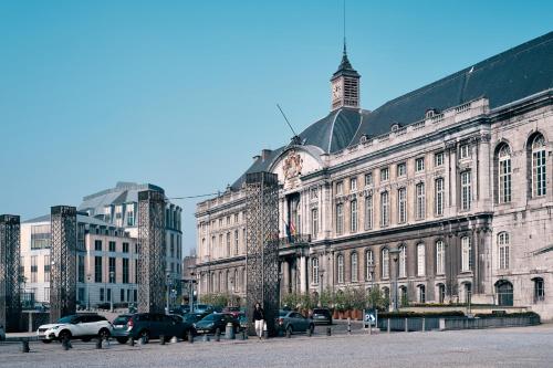 a large building with cars parked in front of it at Residence Royal Sélys, City-Center - Bike Parking and Outdoor in Liège