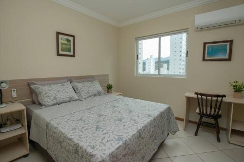 Ένα ή περισσότερα κρεβάτια σε δωμάτιο στο Apto. aconchegante #roda gigante