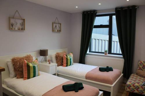 Кровать или кровати в номере Lavish London Stay Near Wembley Stadium
