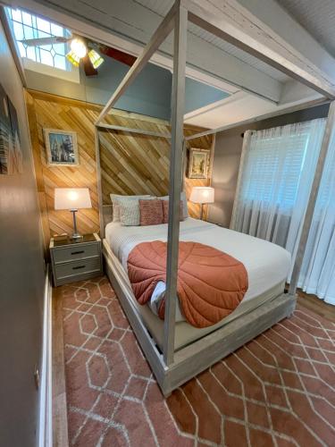 a bedroom with a canopy bed and two lamps at Peace & Plenty Inn Bed and Breakfast Downtown St Augustine-Adults Only in Saint Augustine