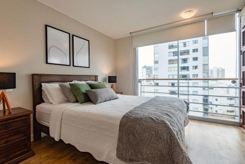 Giường trong phòng chung tại ALU Apartments - Miraflores Boardwalk, Wifi 70M