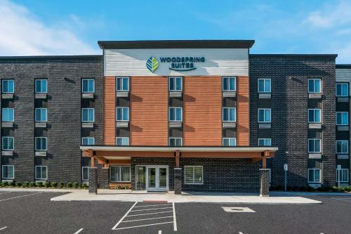 a rendering of the front of a hotel at WoodSpring Suites Detroit Sterling Heights in Sterling Heights