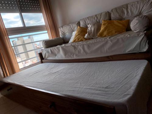 Amplio departamento céntricoにあるベッド