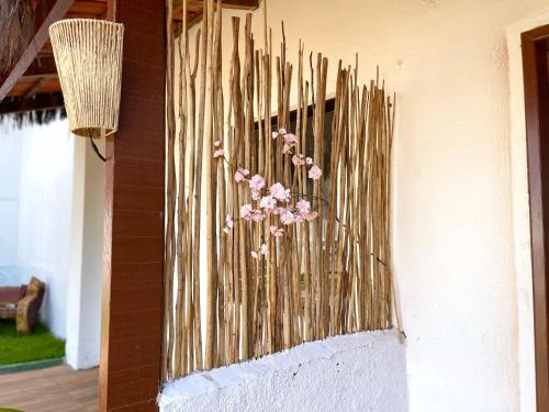 a vase of flowers on the side of a wall at VILA LITORANEA Hotel in São Luís