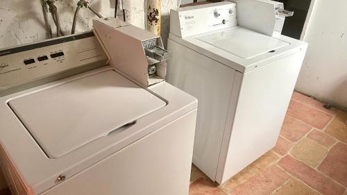 a white washer and dryer in a room at Fort Lauderdale Room Rental in Fort Lauderdale
