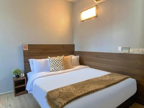 a bedroom with a large bed in a room at ST Signature Bugis Beach in Singapore